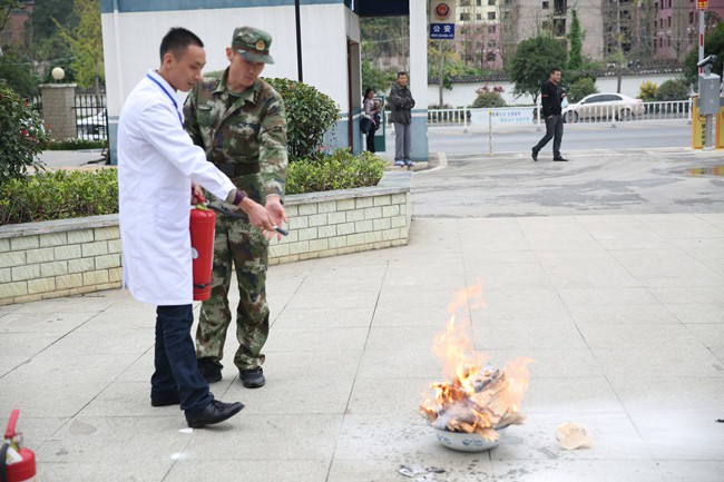 消防演练走进医院 医护人员受益匪浅