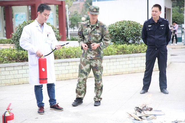 消防演练走进医院 医护人员受益匪浅